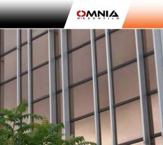 Film solaire réfléchissant en cuivre unidirectionnel pour vitrages